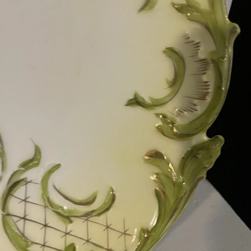 ANTIQUE VINTAGE SQUARE SCALLOPED GREEN &‎ RAISED  GOLD FLORAL DRESSER PLATE 10